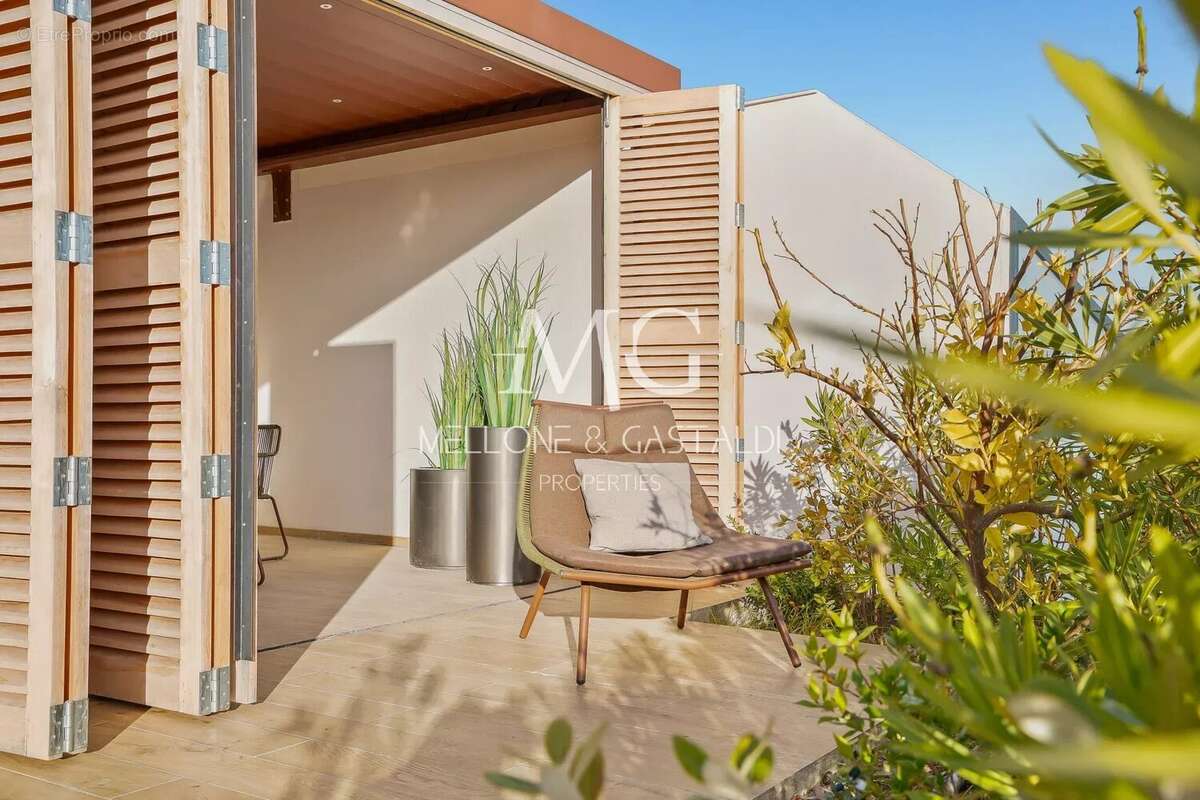 Cannes centre – penthouse d’exception – roof top – vue mer panoramique – 117 m² – 2 parkings - photo 16