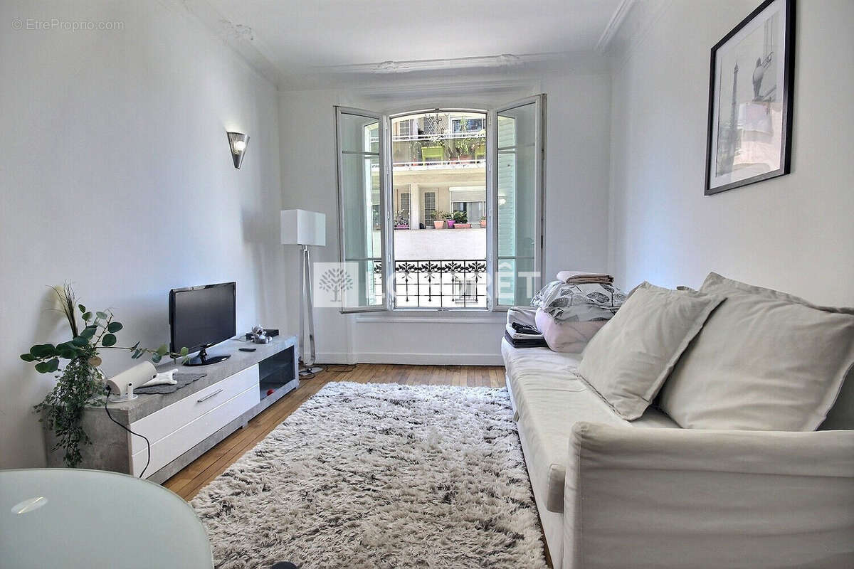 Appartement à COURBEVOIE