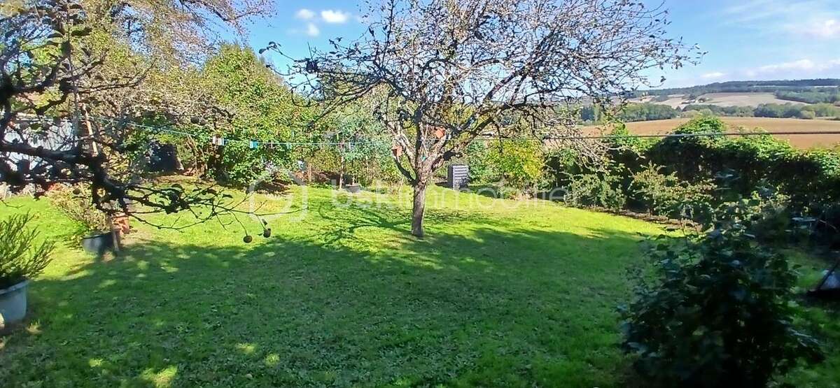 Maison à BORS(CANTON DE MONTMOREAU-SAINT-CYBARD)