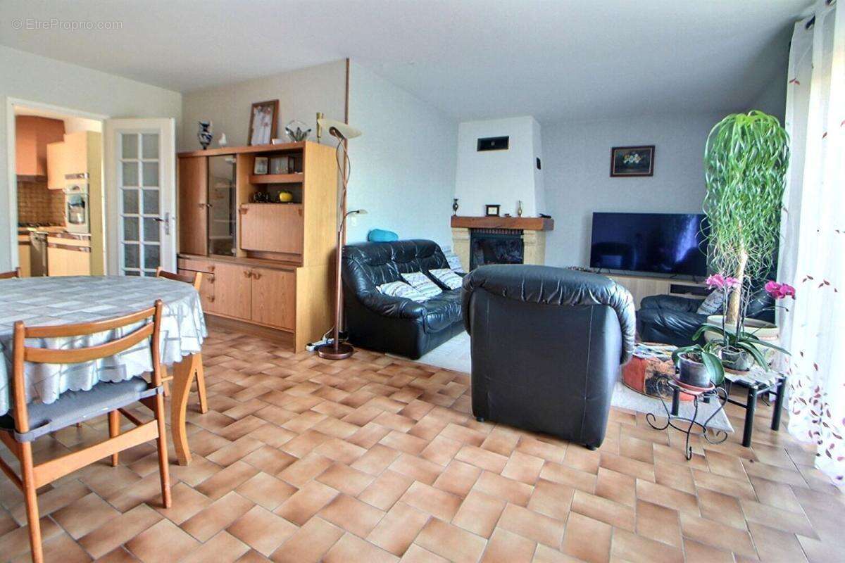 Maison à OUCHES