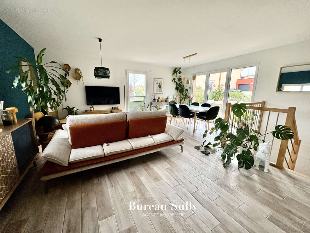 Maison à LA TOUR-DE-SALVAGNY