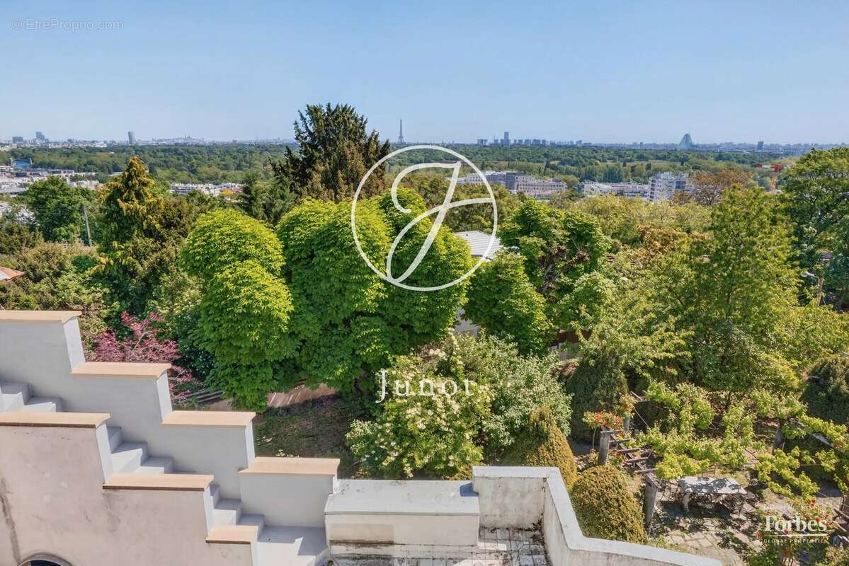 Maison à SURESNES