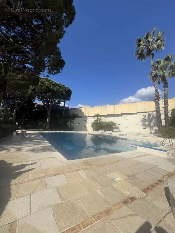 Appartement à VALLAURIS