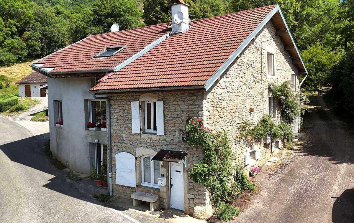 Maison en pierres avec 3 chambres, proche de la rivière d'Ain ? Coisia (Thoirette-Coisia) - photo 6