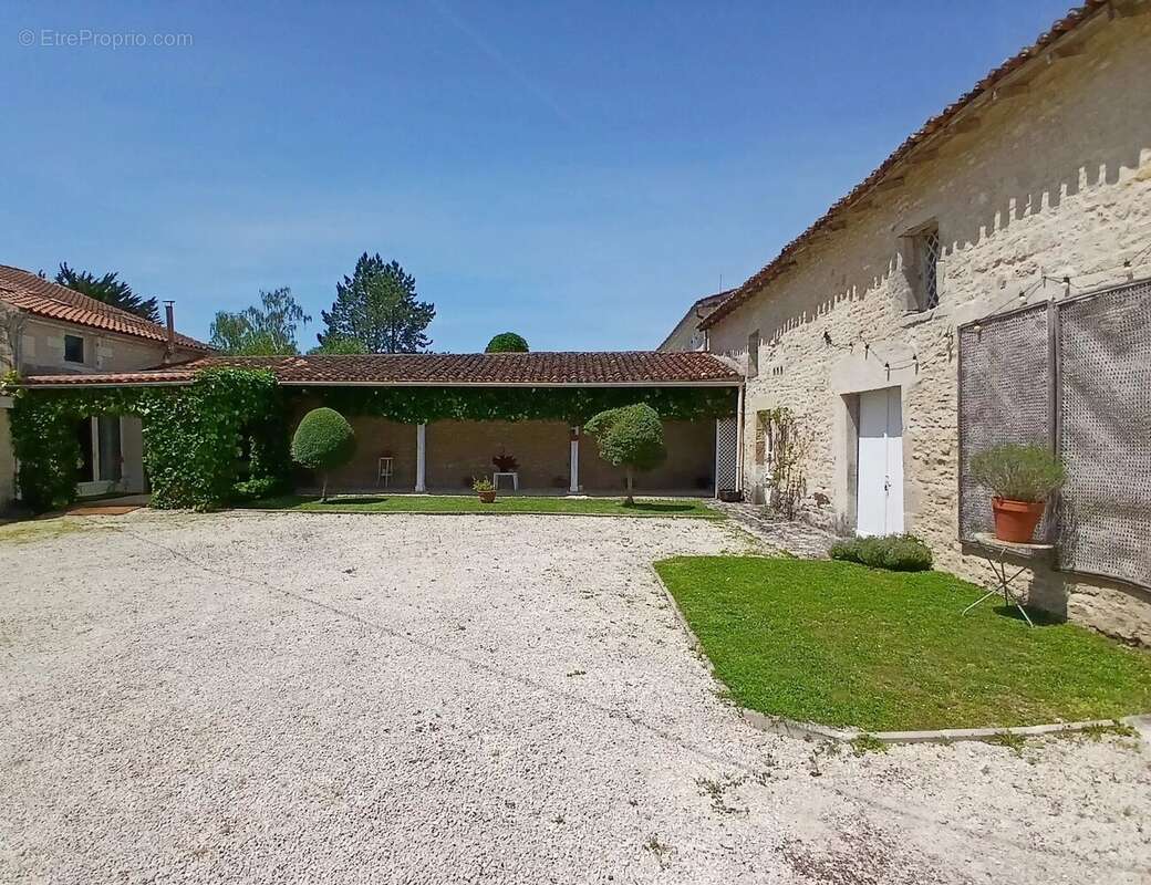 Maison à MATHA