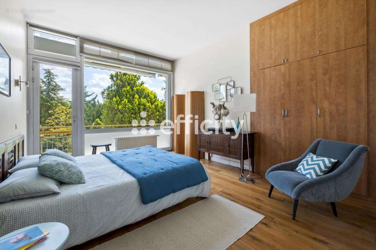 Maison à LA CELLE-SAINT-CLOUD