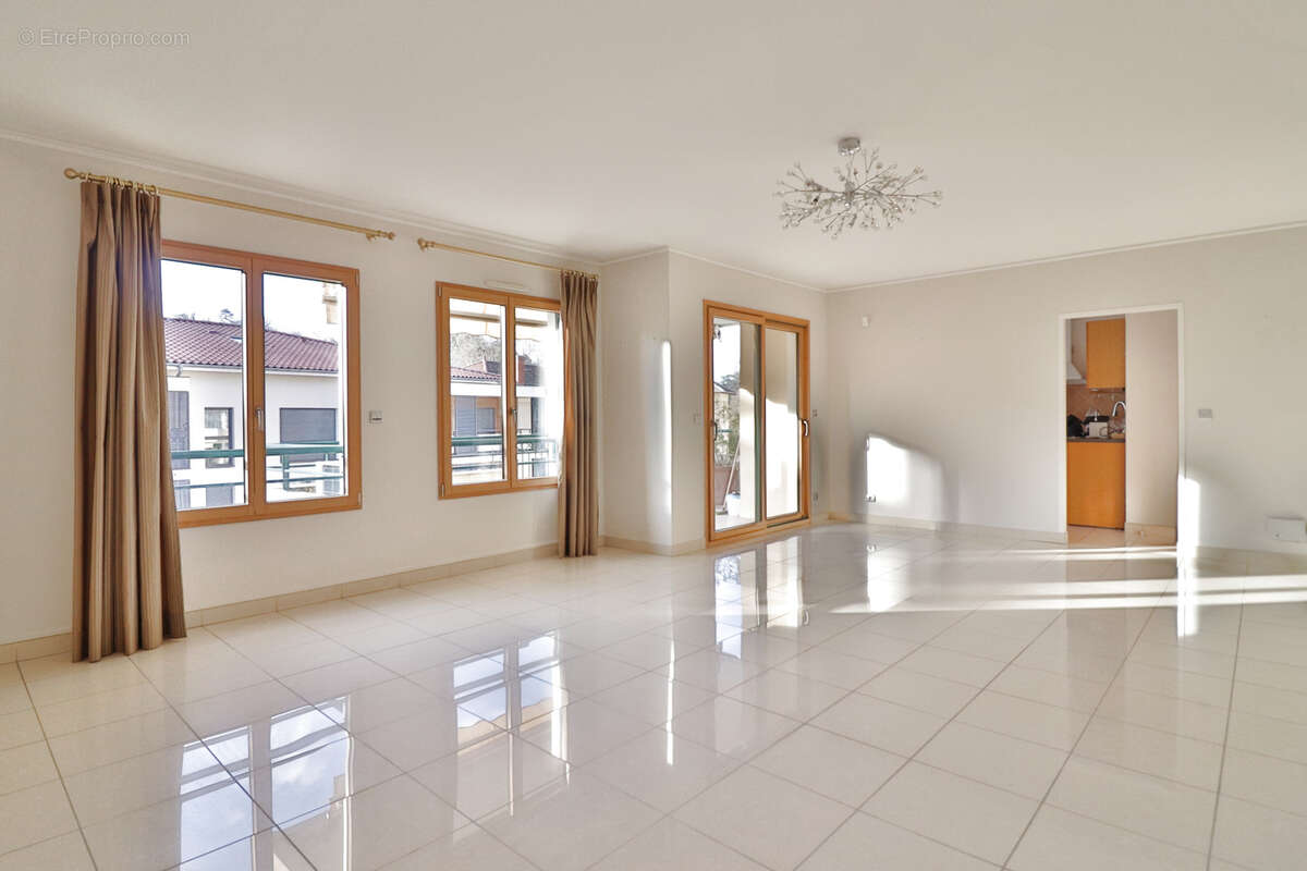 Appartement à CHARBONNIERES-LES-BAINS