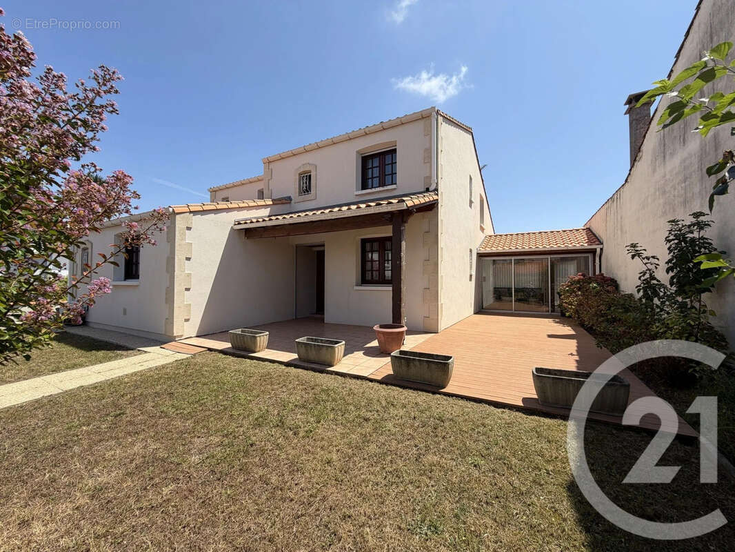 Maison 187 m² à Royan  - photo 2
