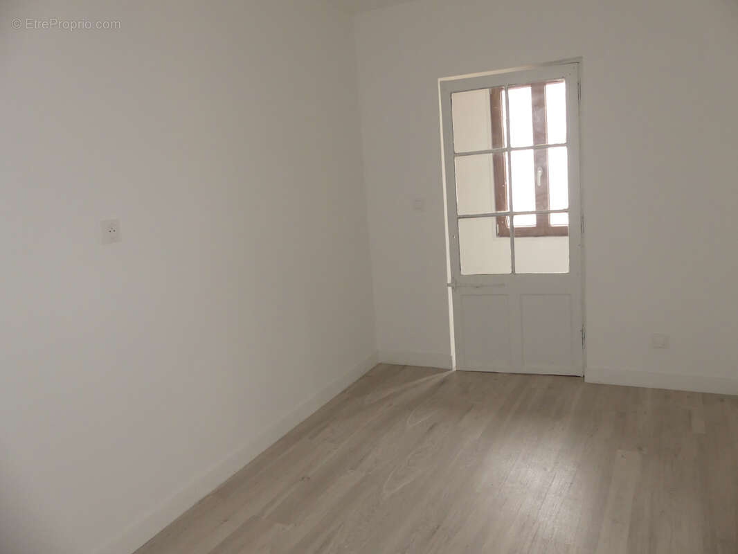 Appartement à FONTVIEILLE