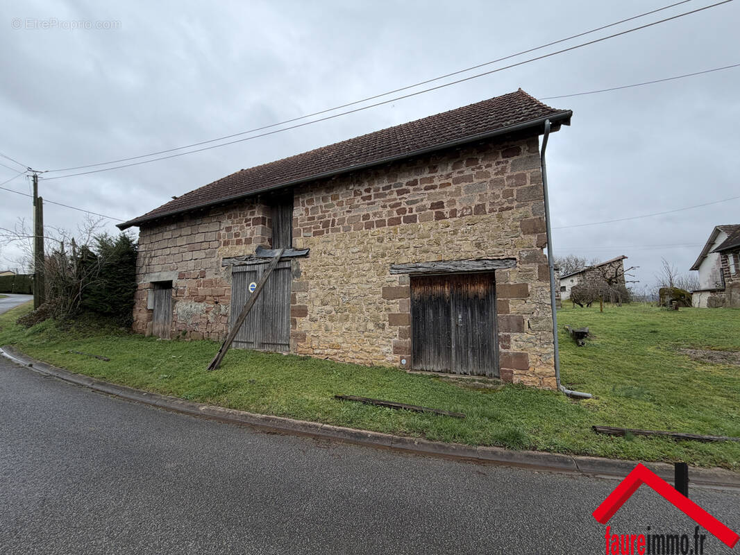 Maison à VARS-SUR-ROSEIX