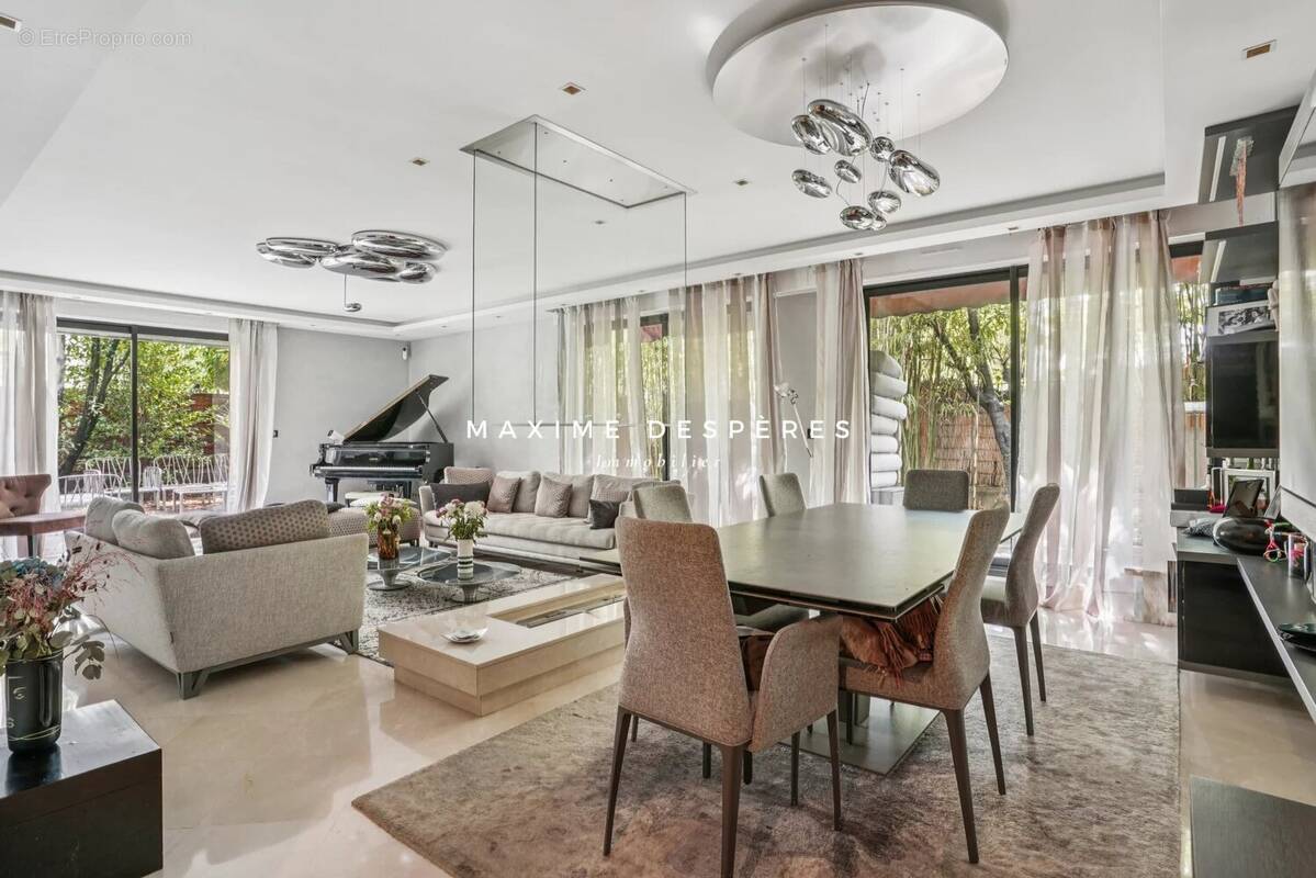 Appartement à NEUILLY-SUR-SEINE