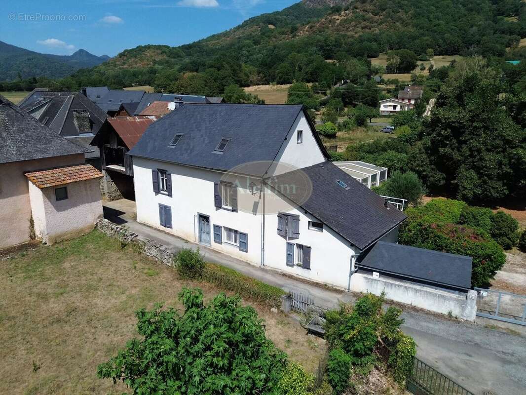 Maison de caractère avec dépendance - photo 2