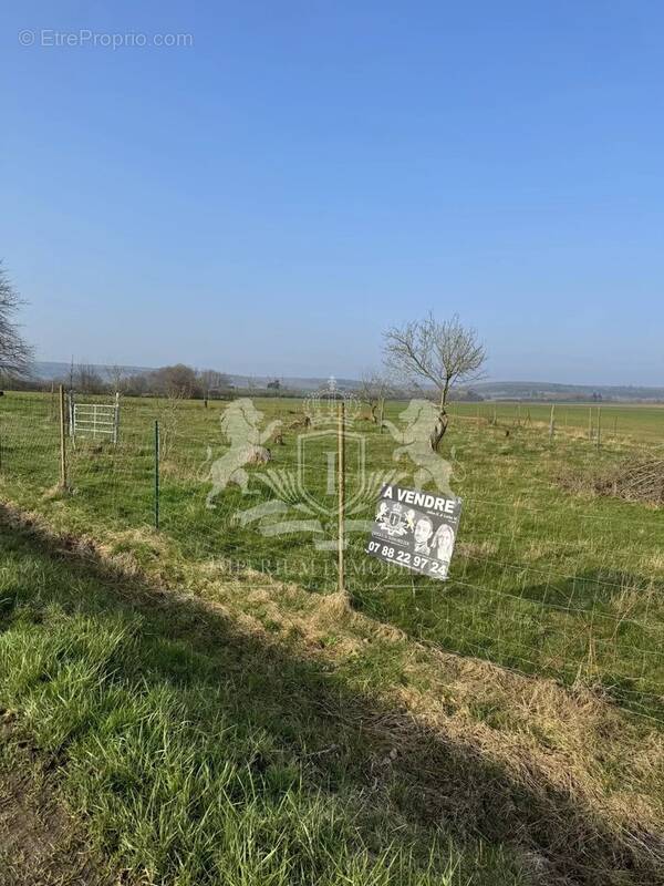 Terrain à MAUCOURT-SUR-ORNE