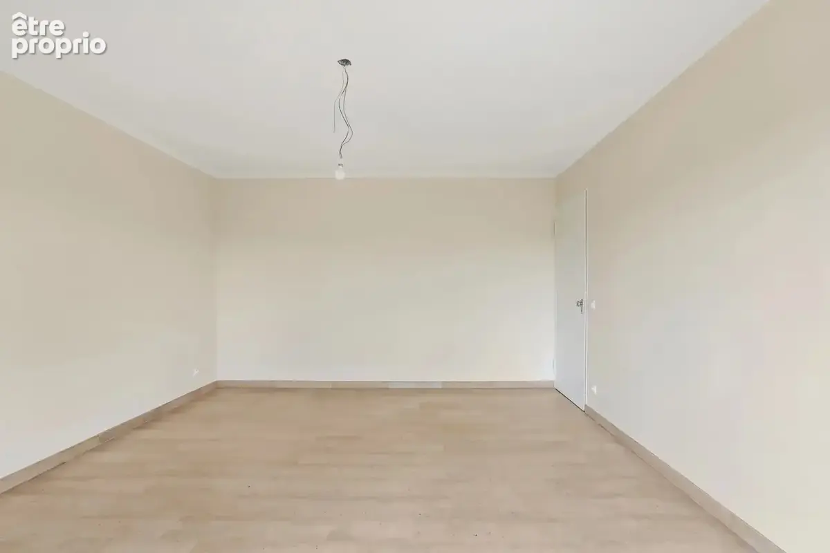 CO-EXCLUSIVITE - Antibes Laval - Appartement d'angle de 3 pièces. Parking. Cave. Piscine. - photo 10
