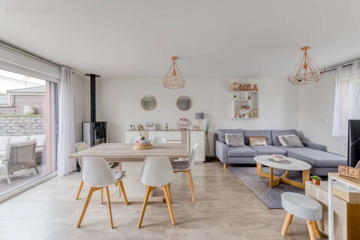 Maison à PERONNAS