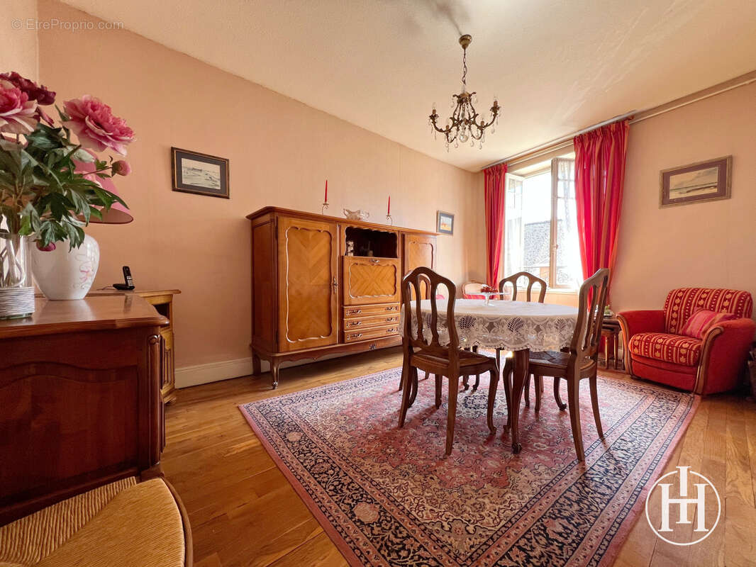 Maison à SAINT-AMAND-MONTROND