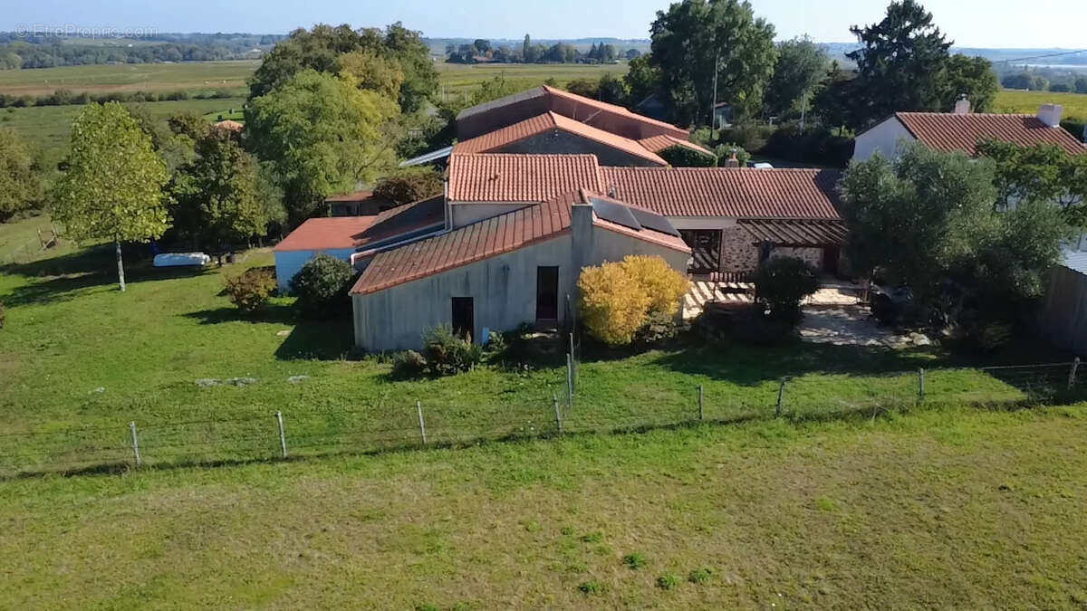 Maison à LE LOROUX-BOTTEREAU