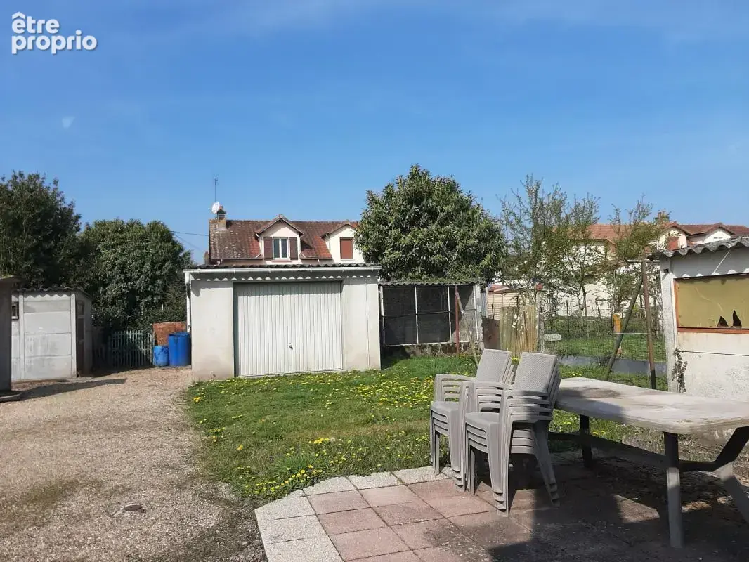 Maison mitoyenne sur 2 niveaux avec potentiel d'agrandissement ou création de logement supplémentair garages et dépendances - photo 16