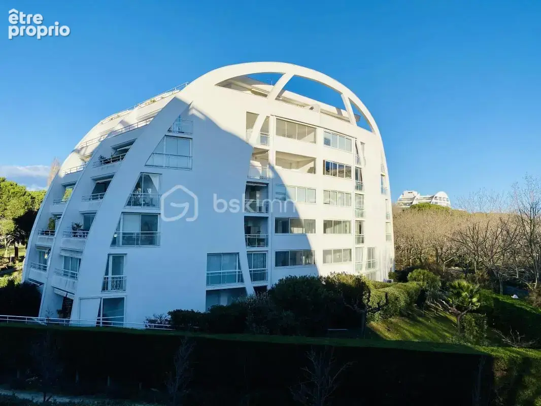 La Grande-Motte – Studio avec cabine, loggia et parking à proximité des plages - photo 4