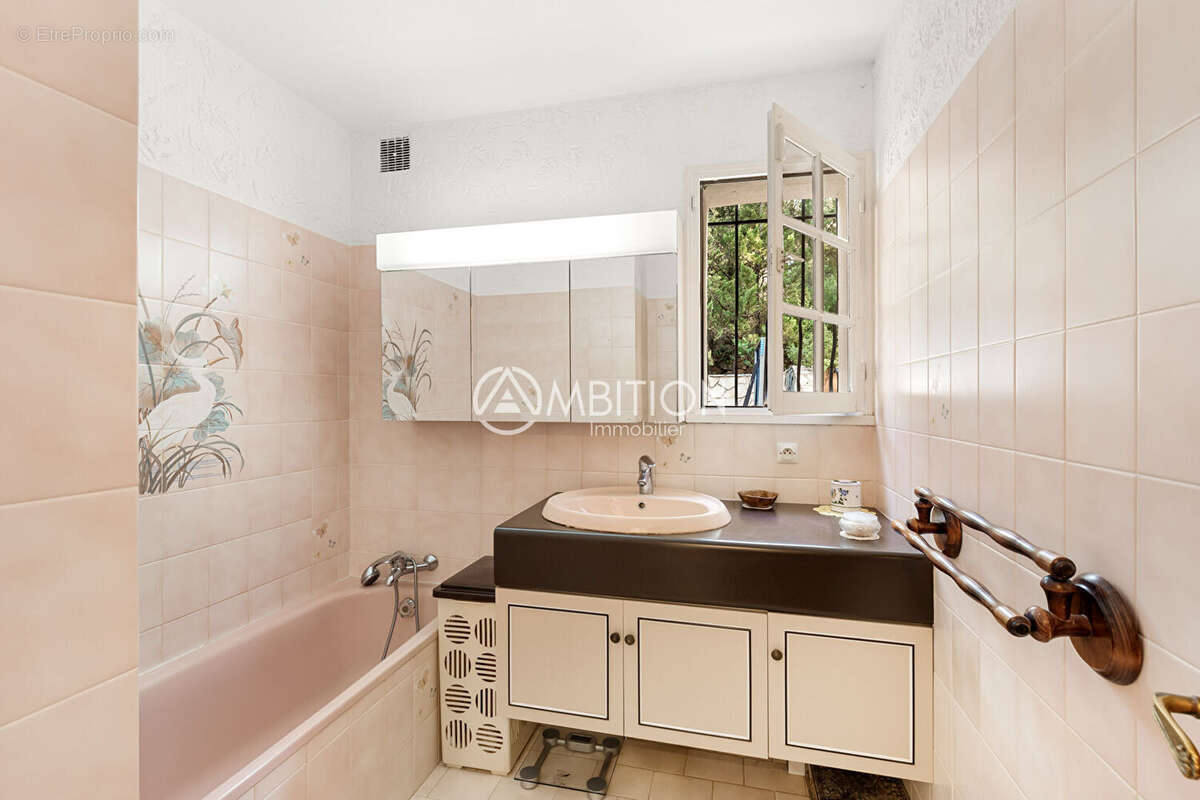 Maison à BAGNOLS-EN-FORET