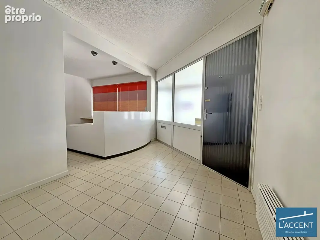 Commerce 105 m² à vendre à Vauvert (30600) - photo 2
