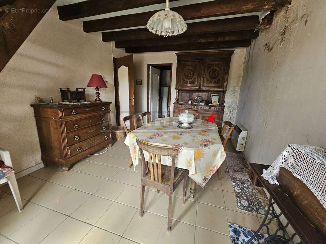 Saint julien du puy - 2 maisons + dependances - photo 8