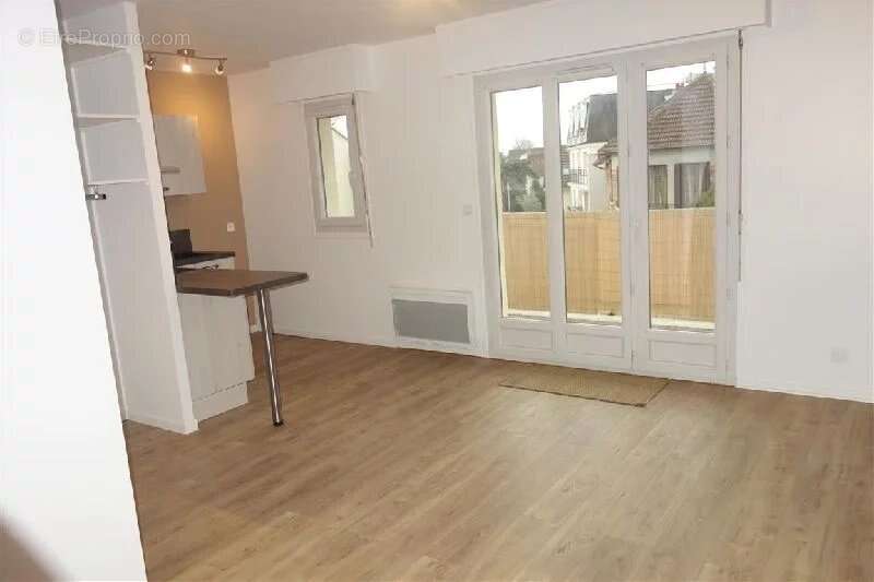 Appartement à SAINTE-GENEVIEVE-DES-BOIS