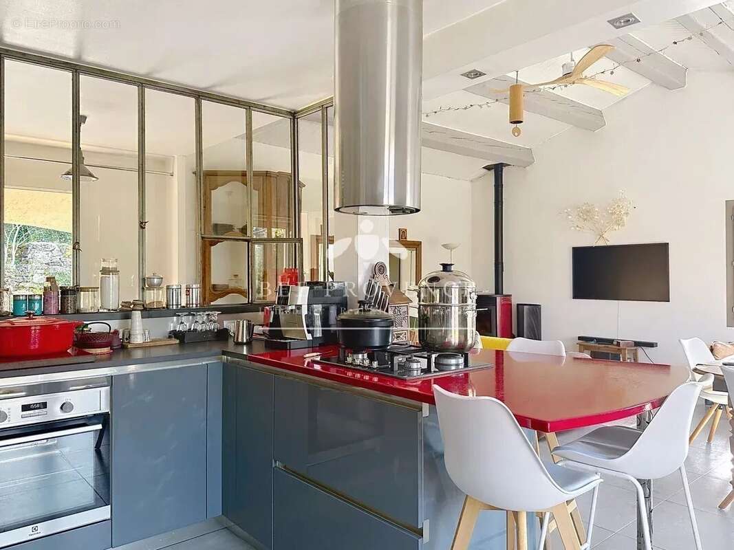 Maison à SOLLIES-TOUCAS