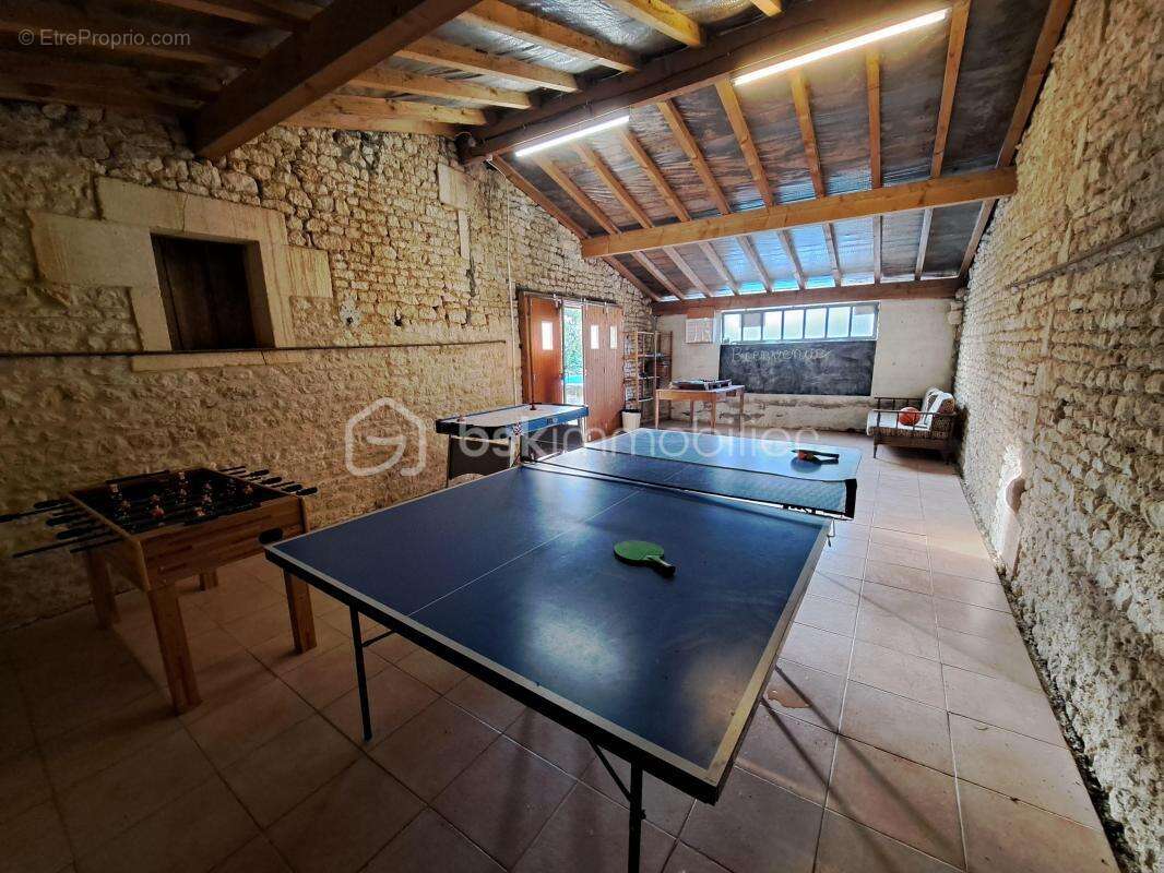 Maison à SAINT-PIERRE-DE-JUILLERS