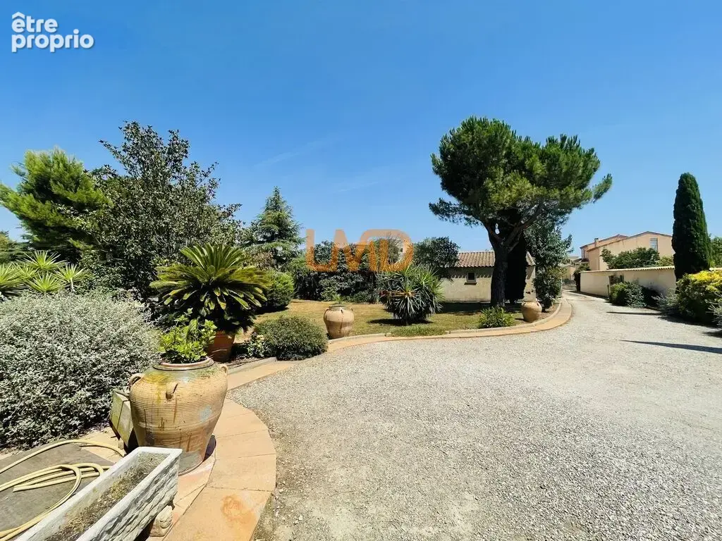 Propriété T5 avec piscine, parc, garages - photo 26