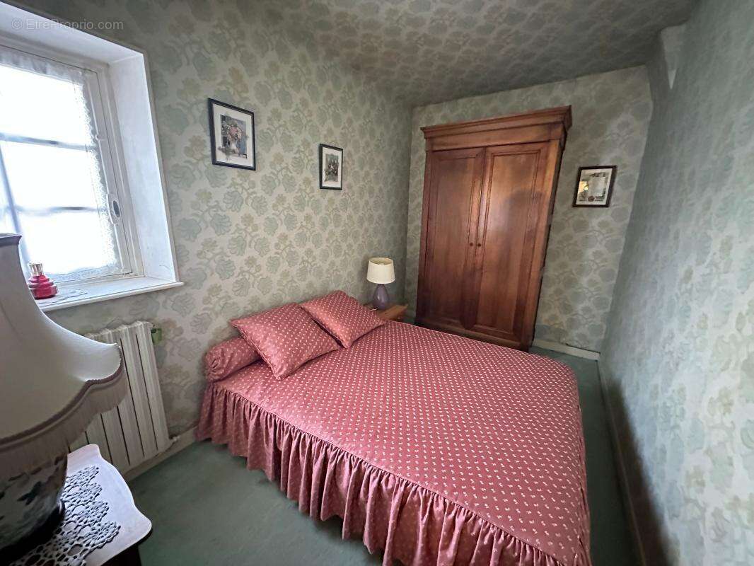 Maison à ISLES-LES-MELDEUSES