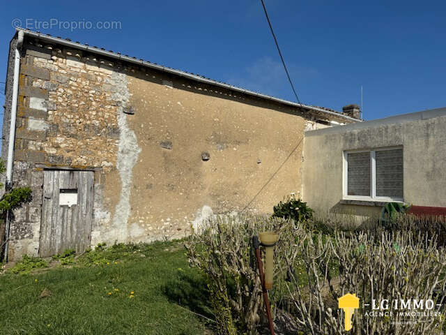 Maison à SAINT-THOMAS-DE-CONAC