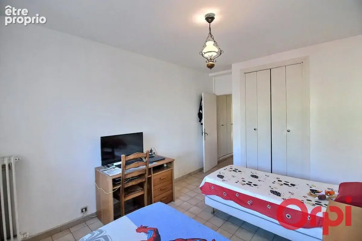 Marseille 13003 – Quartier La Villette : T3 traversant 74 m² – Lumineux – Balcon & Cave - photo 9