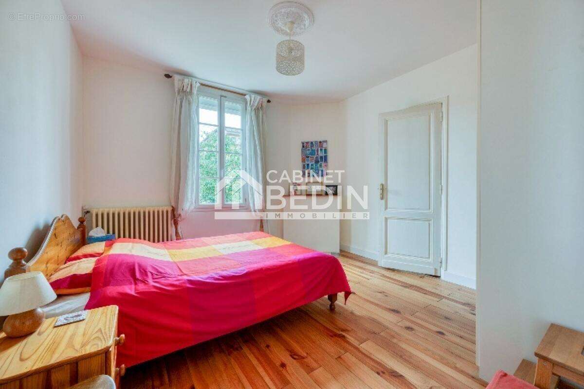 Maison à AMBARES-ET-LAGRAVE