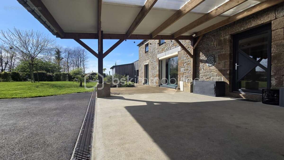 Maison à MONTOURS