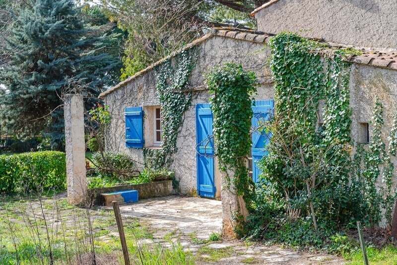 Maison à vendre 5 pièces AIX EN PROVENCE (13) de 150m², terrain de 1630m² piscineable. Garage + espace stationnement. Résidence  - photo 9