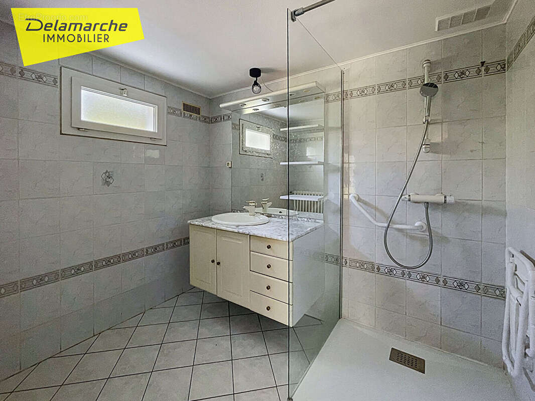 Maison en pierre entre Trelly et Quettreville Sur Sienne, terrain de 9 768m² - photo 4