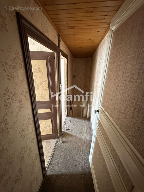 Maison à LA MONNERIE-LE-MONTEL