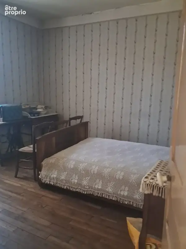 Bel ensemble immobilier avec 1,45 ha à saint-cyr-les-champagnes - photo 6