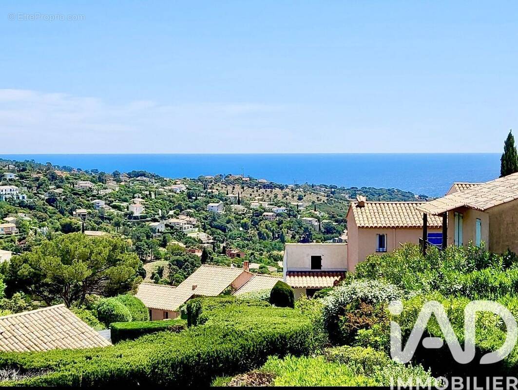 Photo 1 - Maison à ROQUEBRUNE-SUR-ARGENS