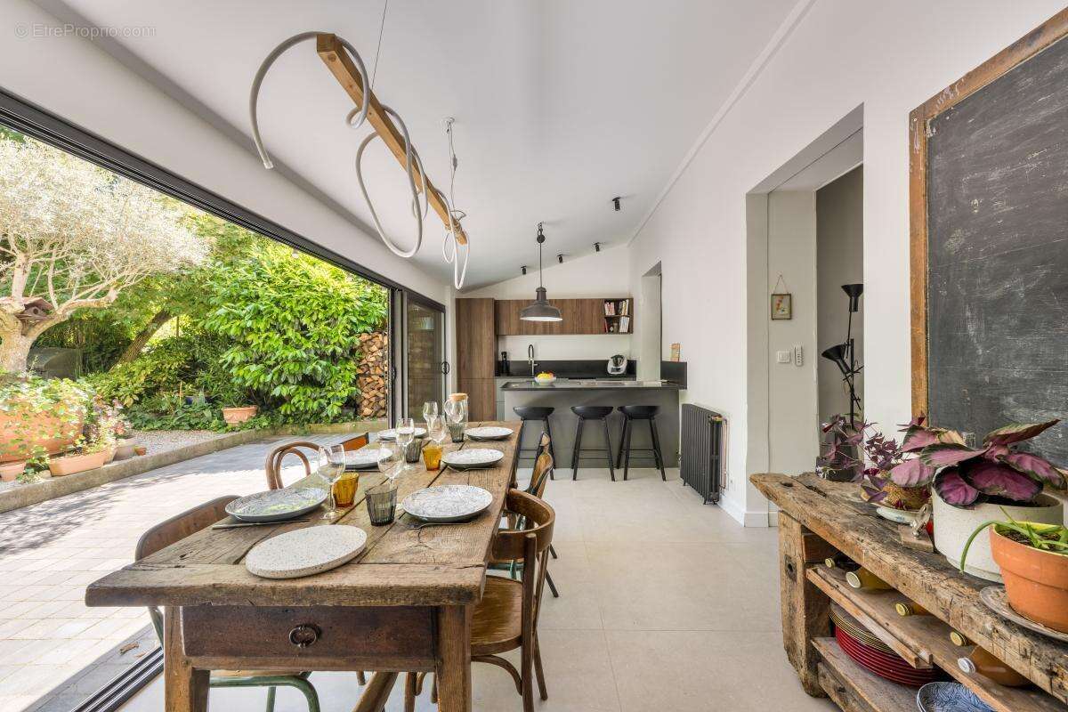 Magnifique maison rénovée avec dépendance au Coeur de Montchat - Coup de coeur assuré ! - photo 6
