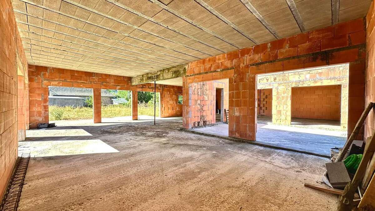 Maison à SALLES-CURAN