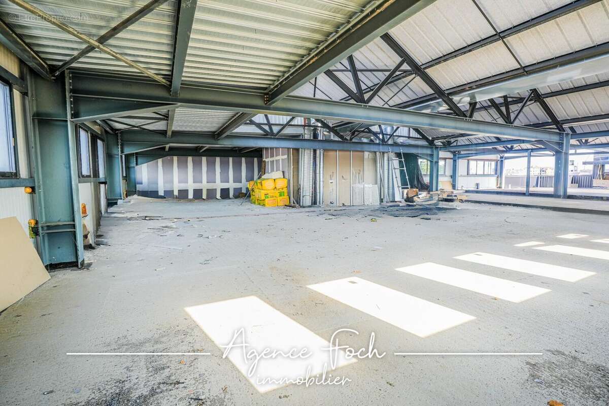Commerce 674 m² à Tarbes  - photo 3