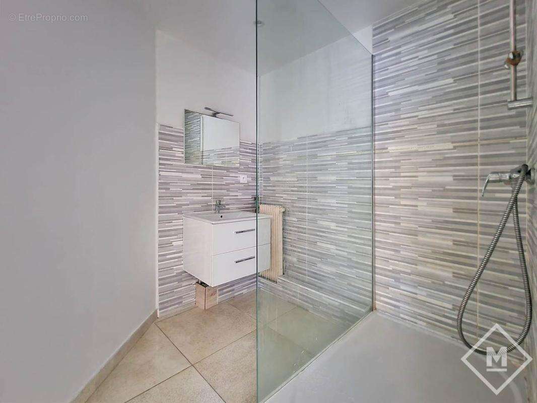 Vue Mer Dégagée et Calme : Appartement 3 Pièces à Vendre à Marseille Saint Loup - photo 10