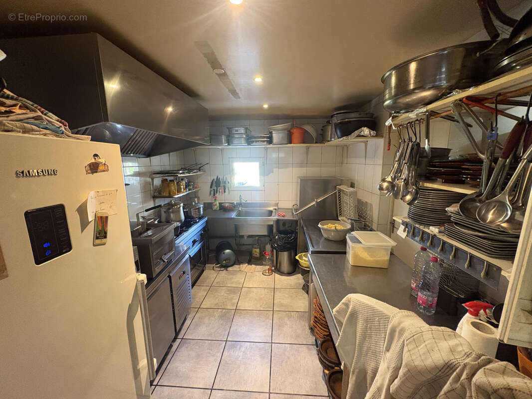 Commerce à MONTAIGU-DE-QUERCY