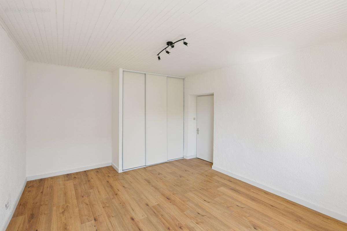 Appartement à LA FARE-LES-OLIVIERS