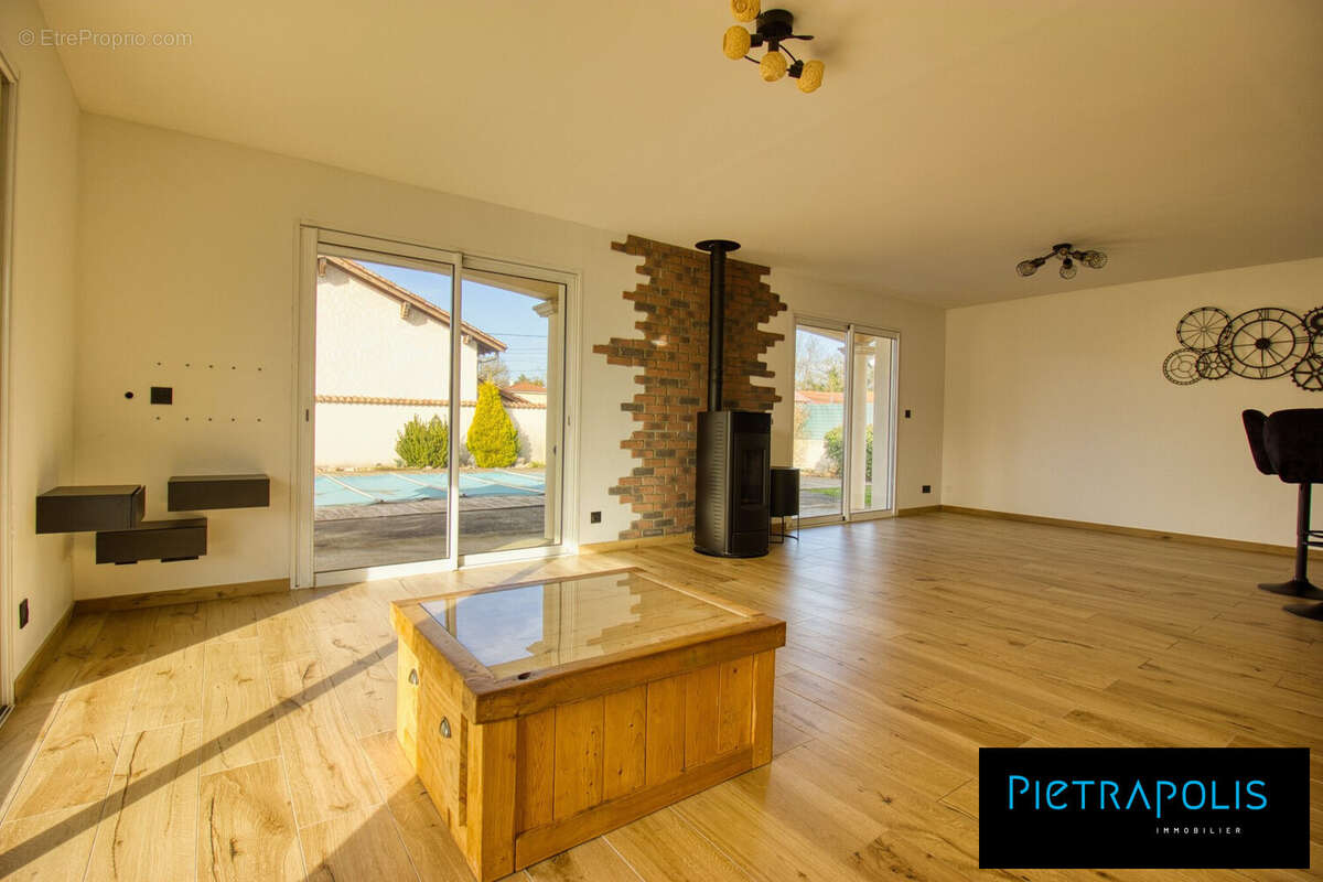 Maison 137 m² à Peyzieux-Sur-Saone  - photo 4