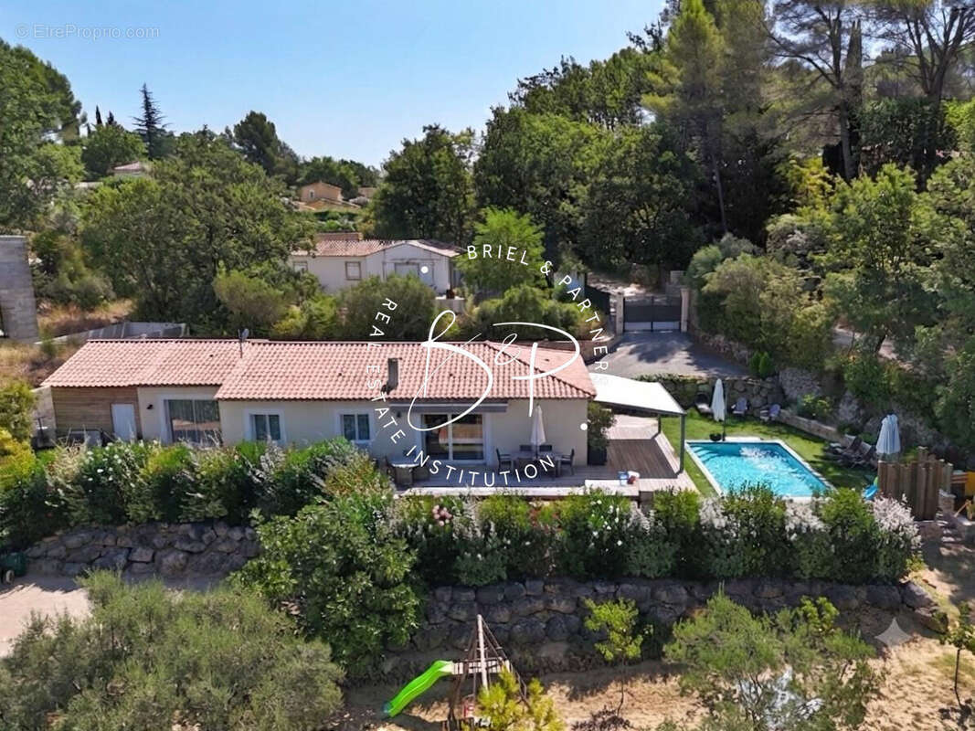 EXCLUSIVITE LORGUES Maison de plain-pied de 127 m² avec 4 chambres, piscine chauffée et jardin paysagé - photo 2