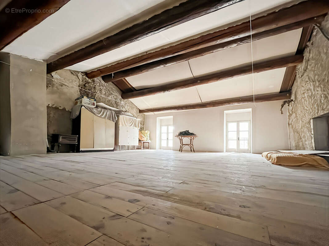 Maison à EYRAGUES