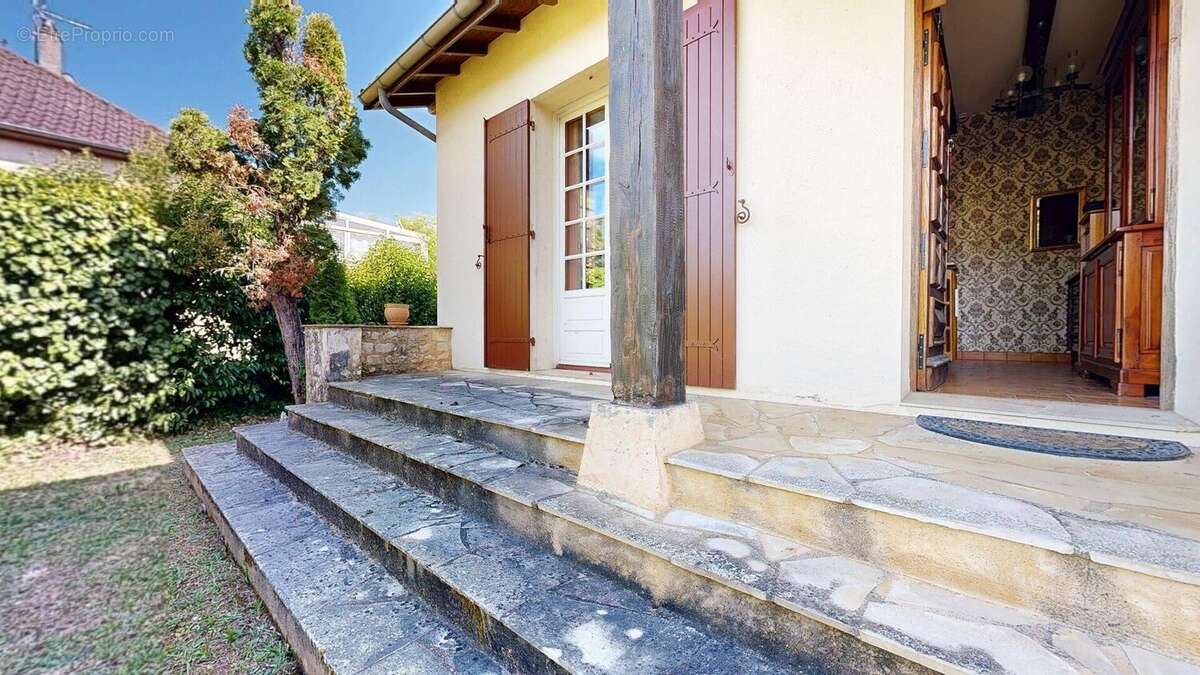 Contemporaine de plain-pied avec jardin à proximité des commerces ! - photo 12